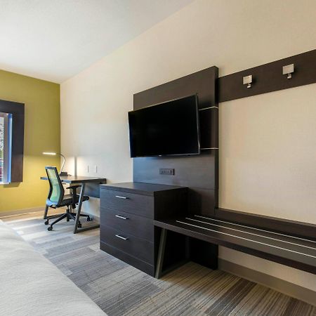 Holiday Inn Express And Suites Chicago West - St Charles By Ihg Saint Charles Exterior photo