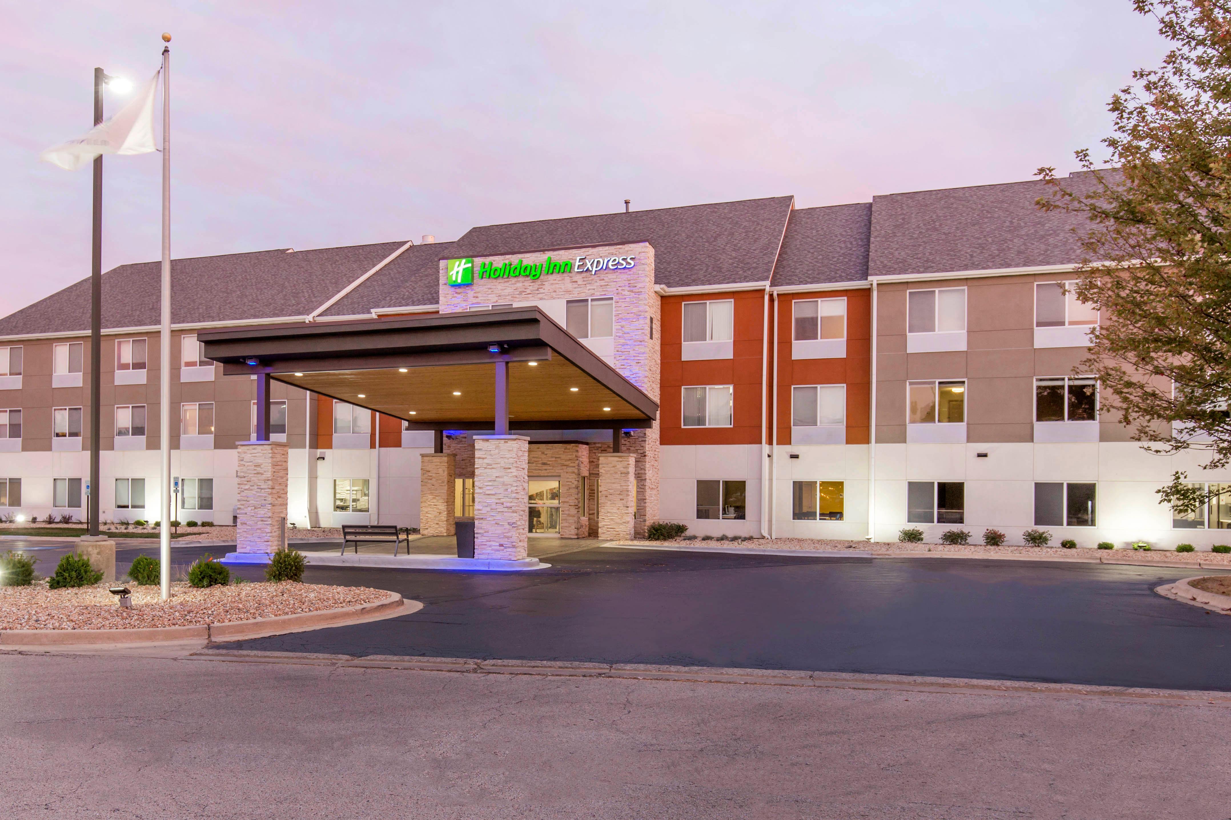 Holiday Inn Express And Suites Chicago West - St Charles By Ihg Saint Charles Exterior photo