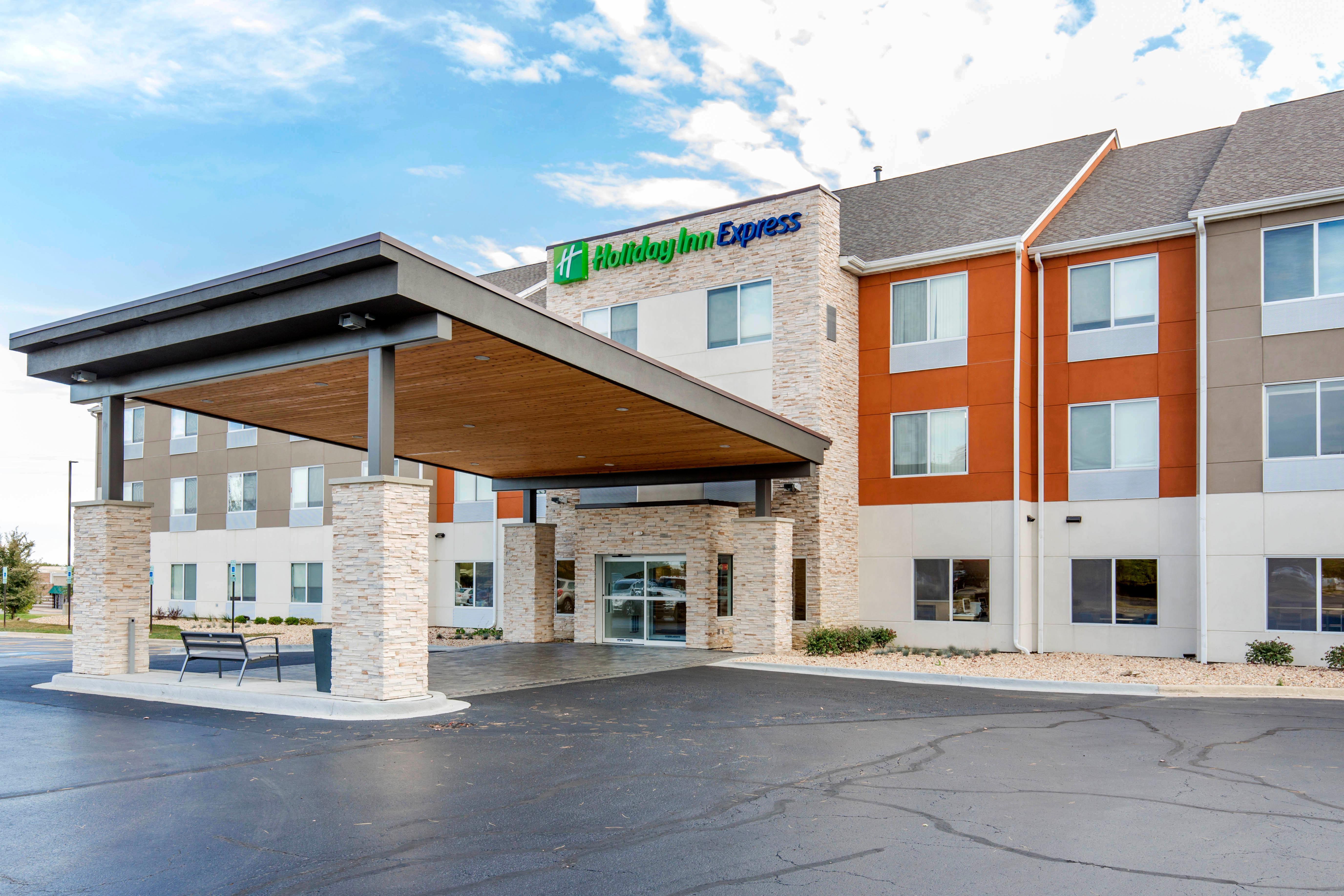 Holiday Inn Express And Suites Chicago West - St Charles By Ihg Saint Charles Exterior photo