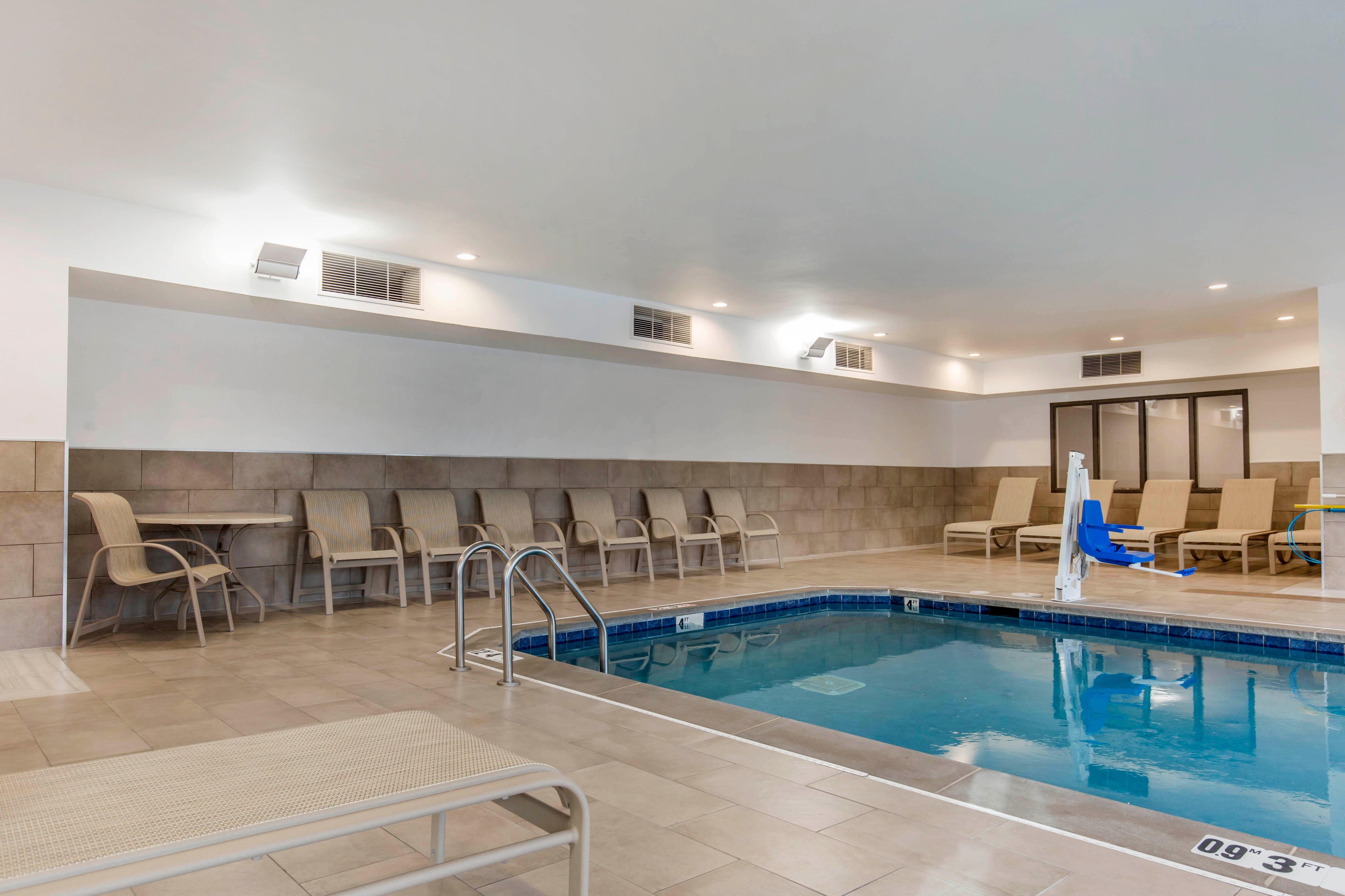 Holiday Inn Express And Suites Chicago West - St Charles By Ihg Saint Charles Exterior photo