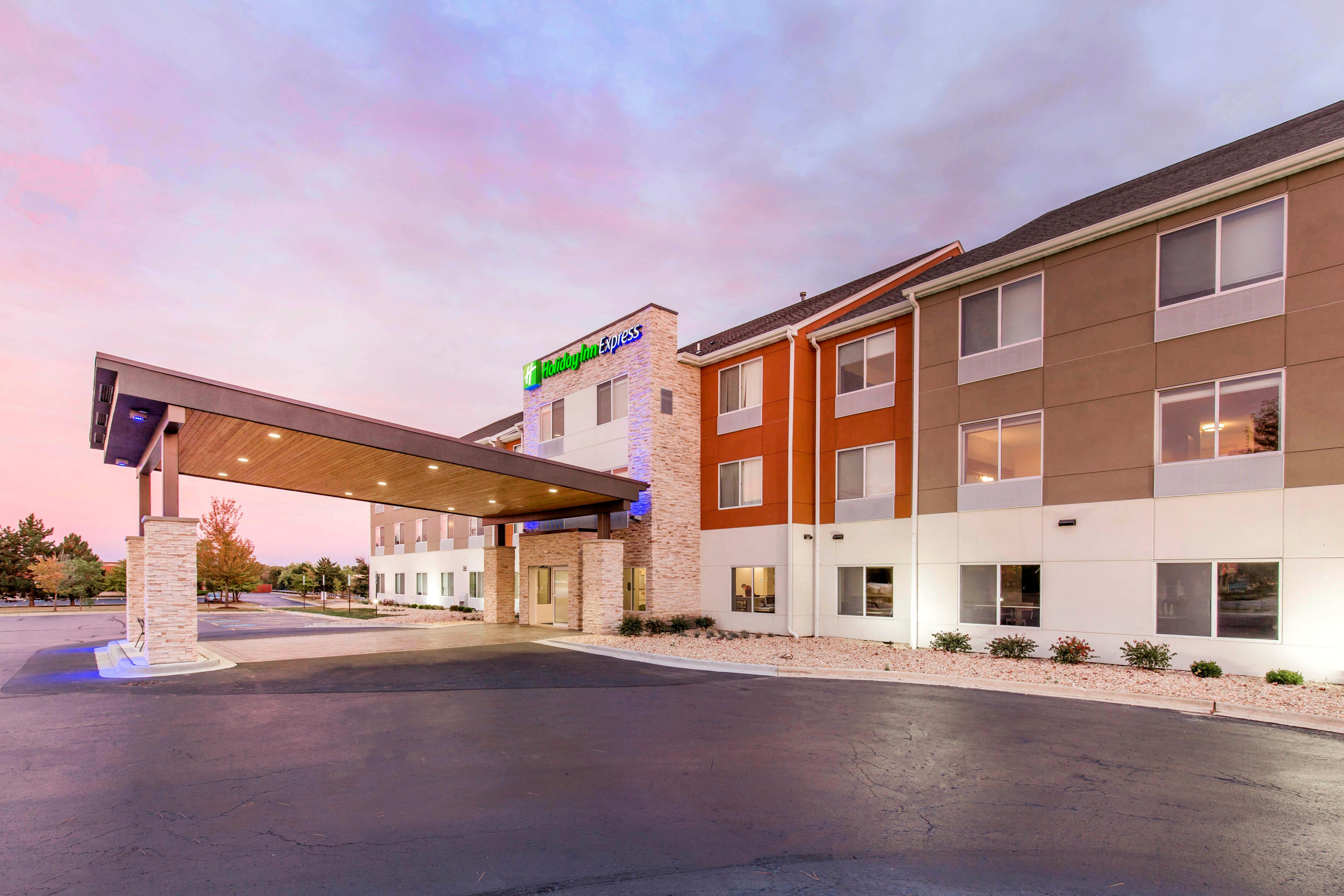 Holiday Inn Express And Suites Chicago West - St Charles By Ihg Saint Charles Exterior photo