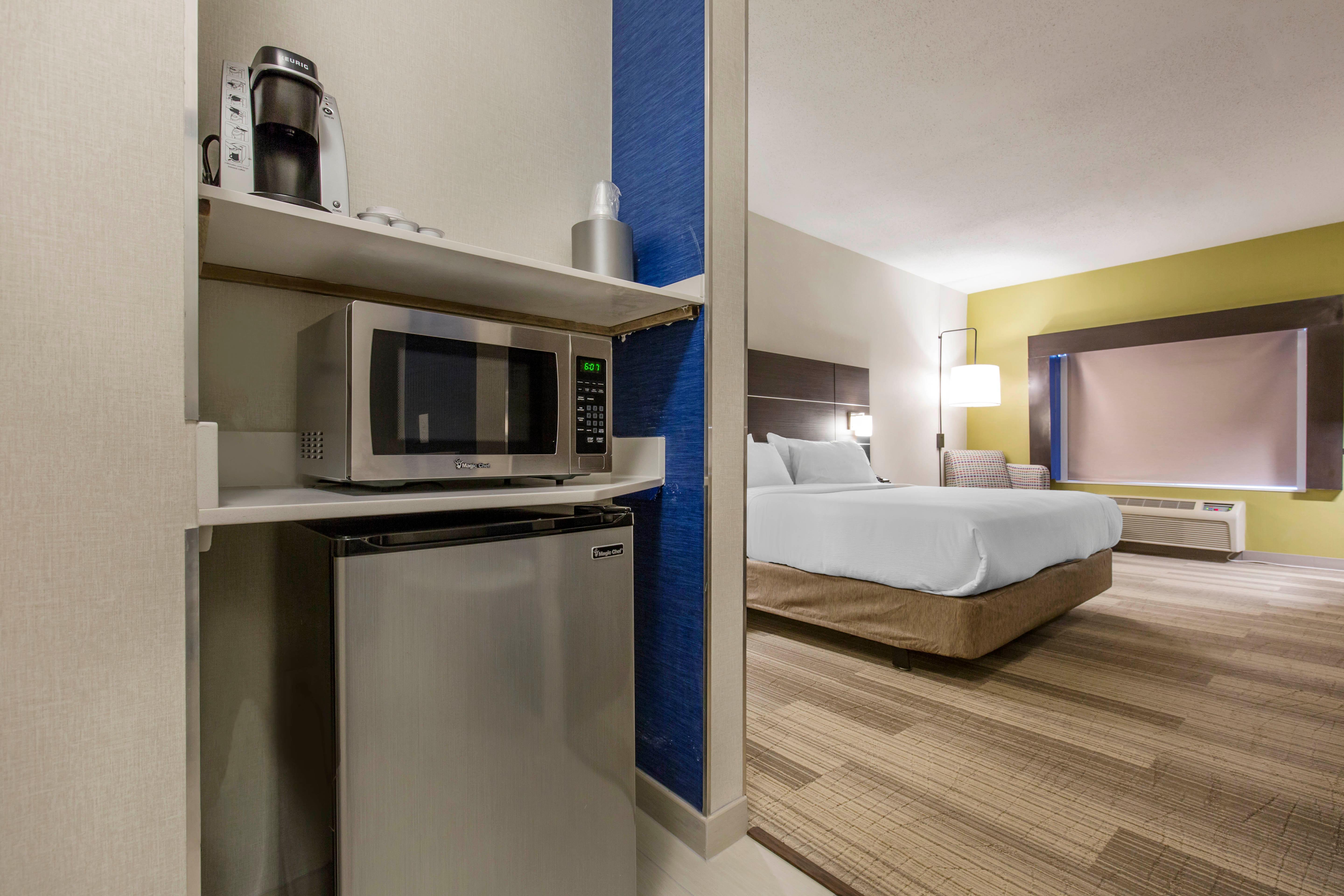 Holiday Inn Express And Suites Chicago West - St Charles By Ihg Saint Charles Exterior photo